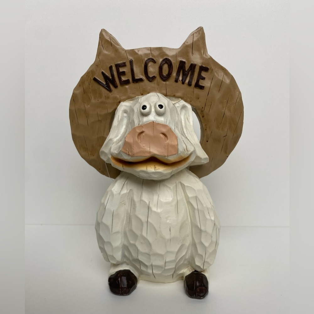 NWOT Decorative Welcome Pig Statue